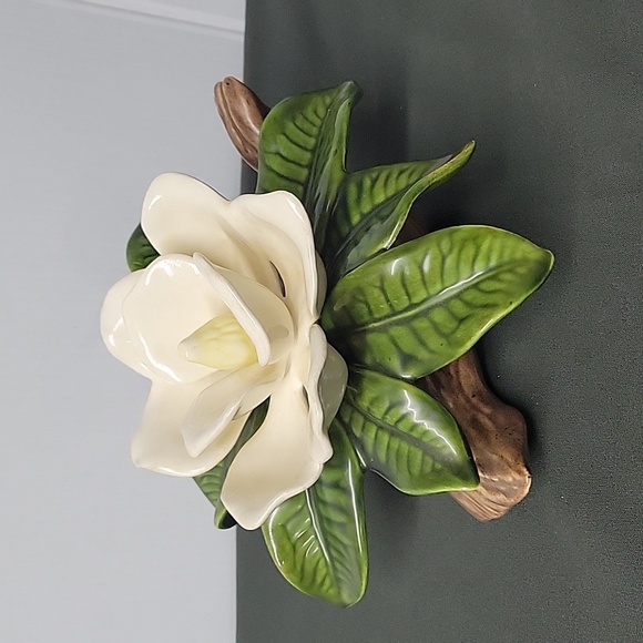 Unbranded Other - Ceramic magnolia flower